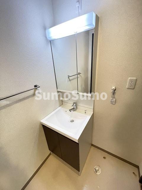 洗面設備　スペースが確保できる洗面所です