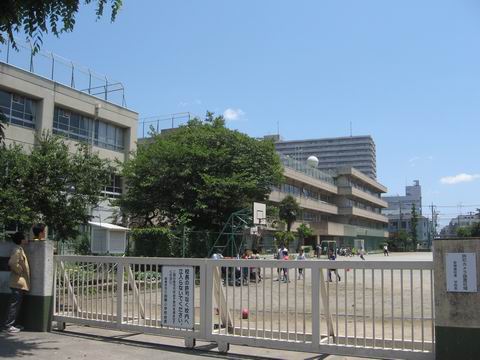 小学校　西東京市立田無小学校（小学校）まで586m