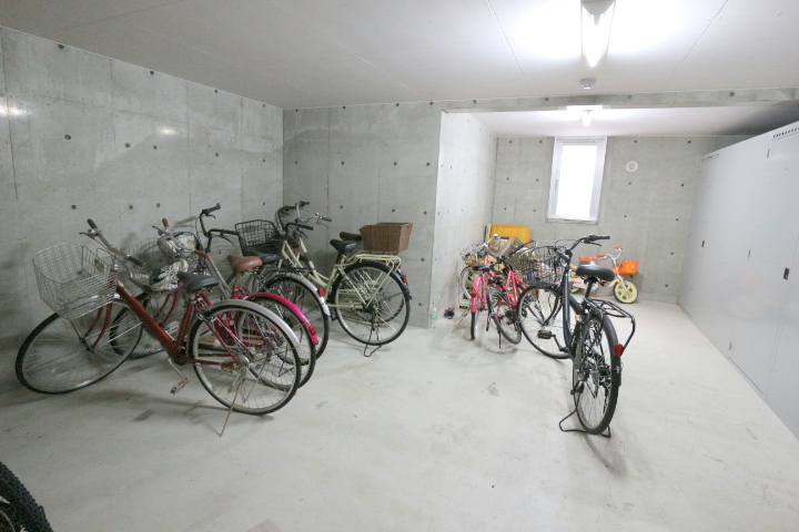 その他共有部分　屋内駐輪場です♪