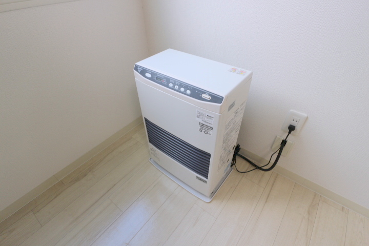 その他設備　経済的な灯油暖房♪