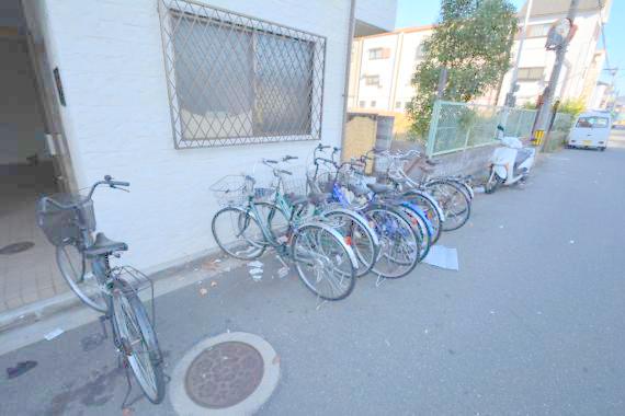 駐車場　あなたの大事な自転車も安心してとめることができますね。