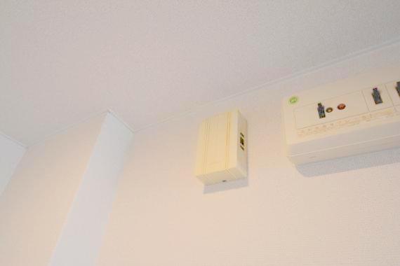 セキュリティ　お掃除しやすいＩＨクッキングヒーターです。