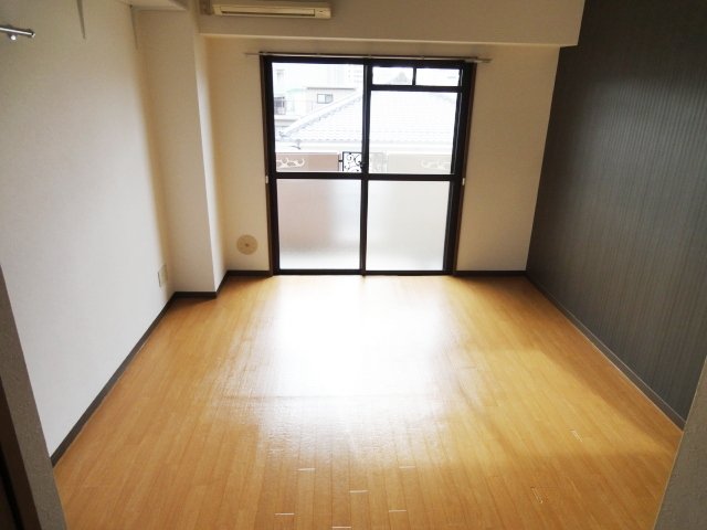 居室・リビング　同物件別号室