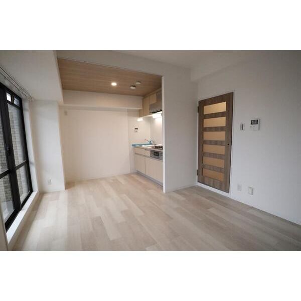 居室・リビング　床色が明るくて綺麗です♪