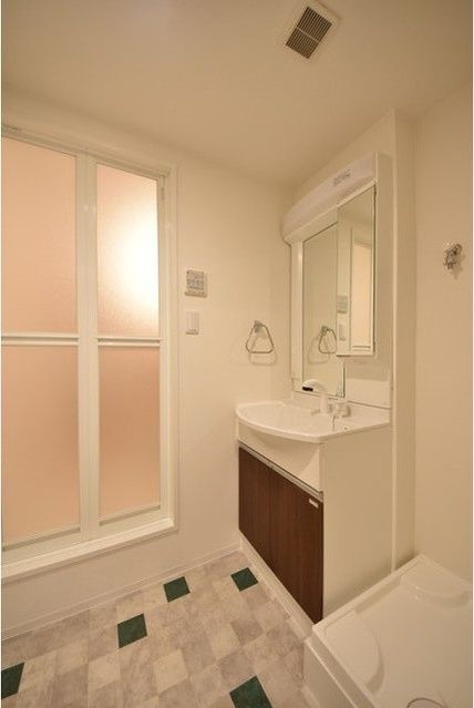 洗面設備　■キャビネット収納付きの独立洗面台