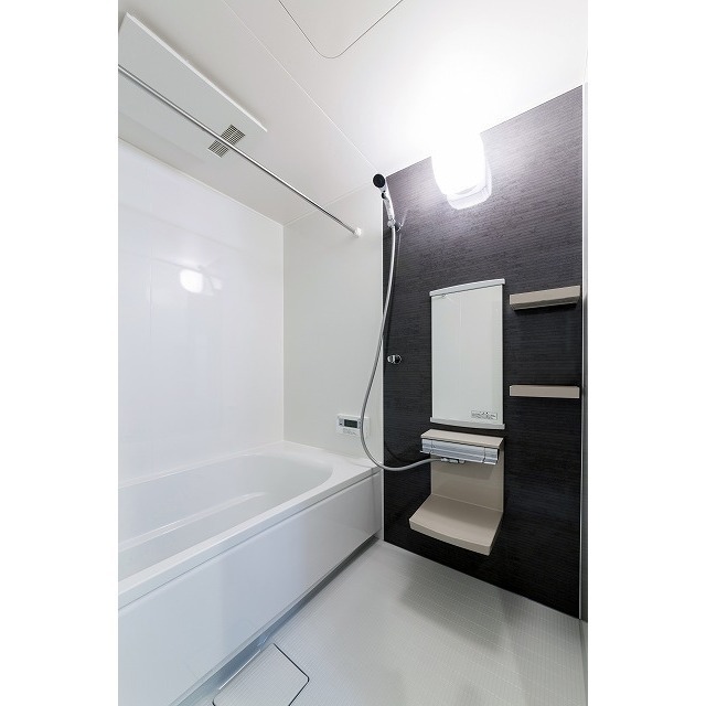 バス・シャワールーム　追焚機能・浴室乾燥機つき　※イメージ