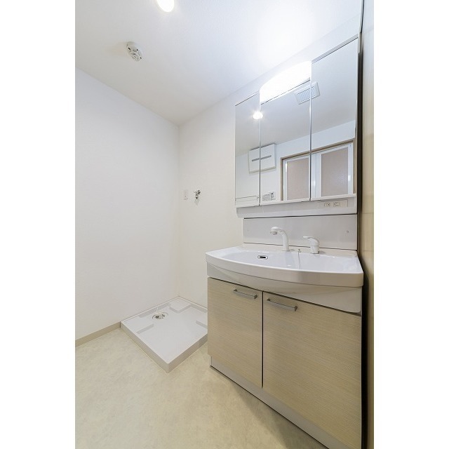 洗面設備　三面鏡洗面化粧台　※イメージ