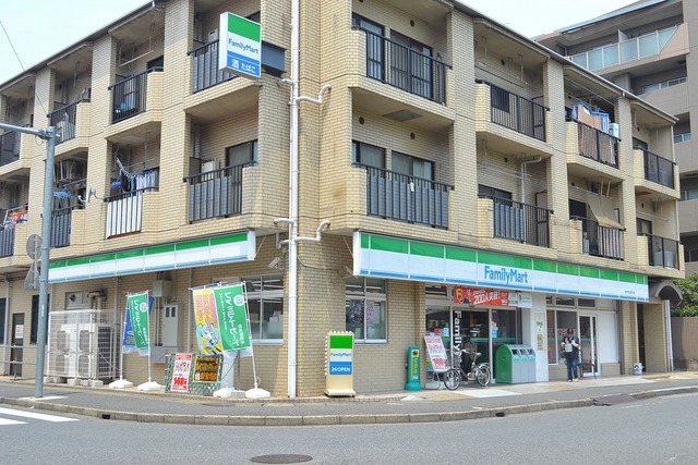 コンビニ　ファミリーマート原木中山駅北店（コンビニ）まで671m