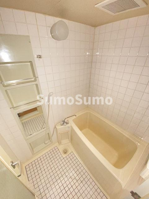 バス・シャワールーム　落ち着いた空間のお風呂です