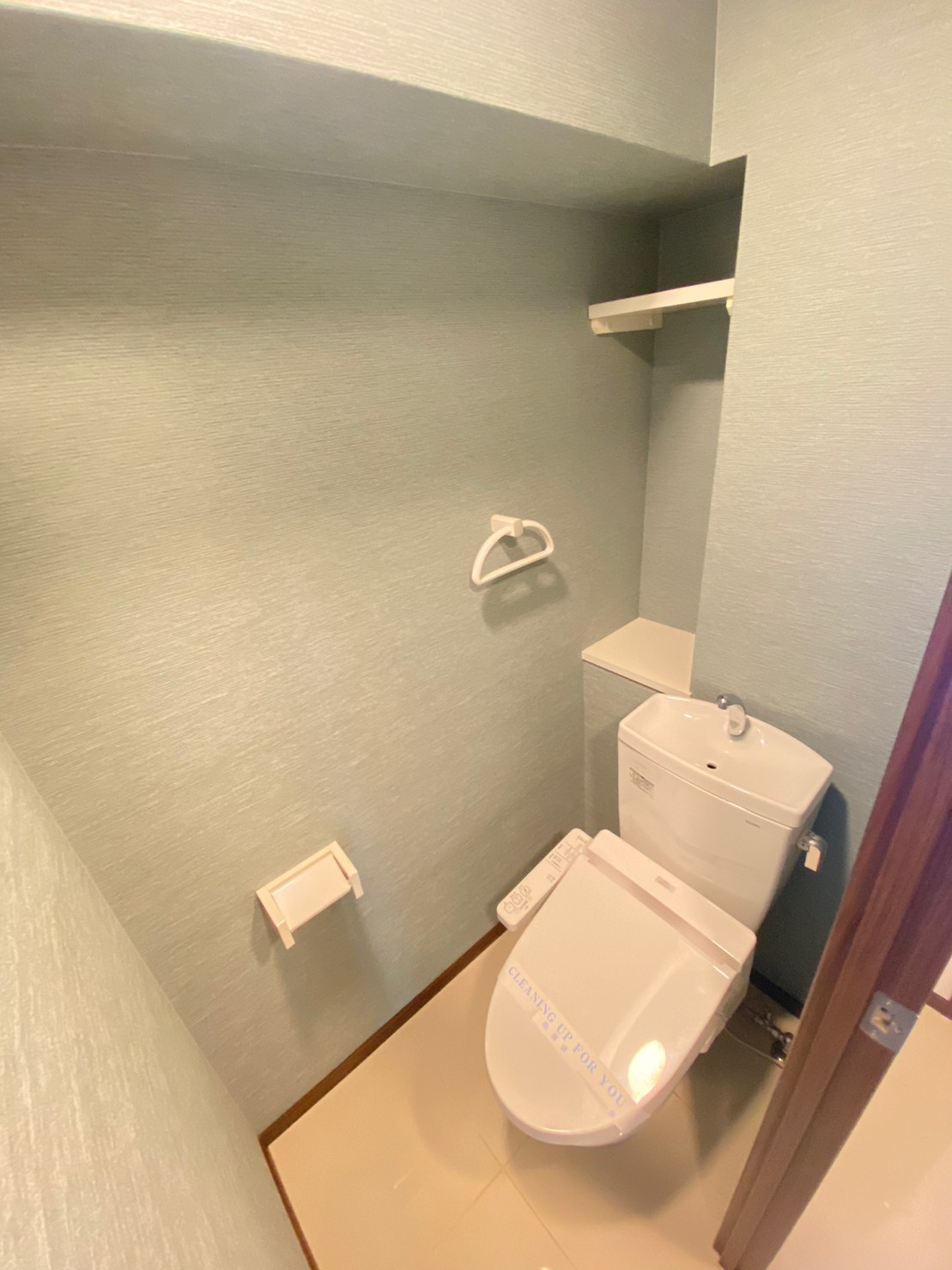 トイレ　ウォシュレット付きです。