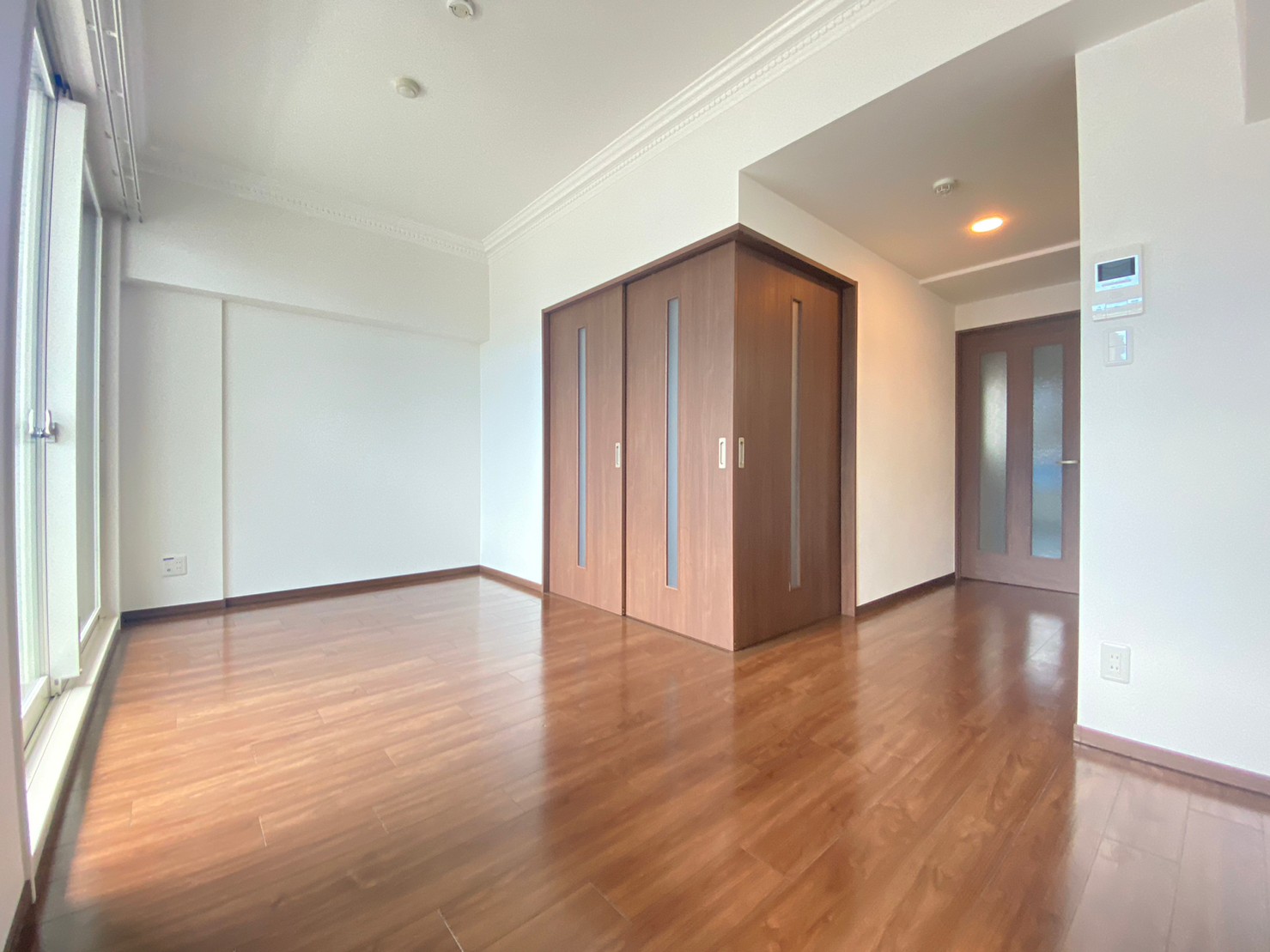 居室・リビング　明るくて広い室内です。