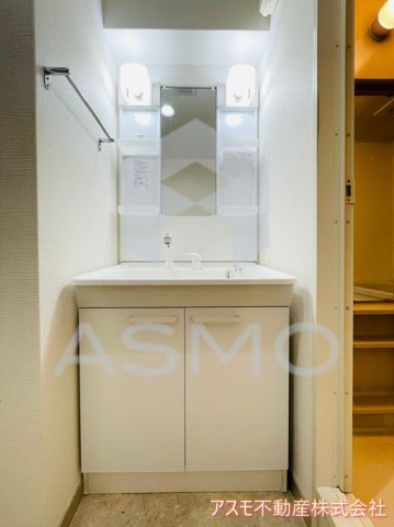 洗面設備　同マンション別部屋　参考写真