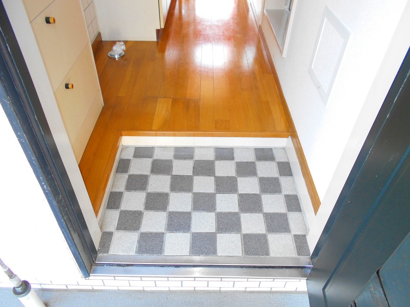 玄関　下駄箱あり