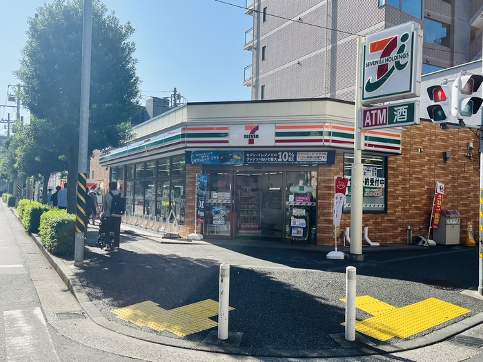 コンビニ　セブンイレブン（コンビニ）まで30m