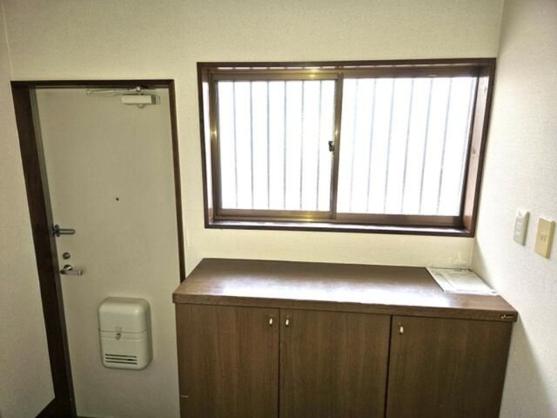 玄関　同物件別室写真