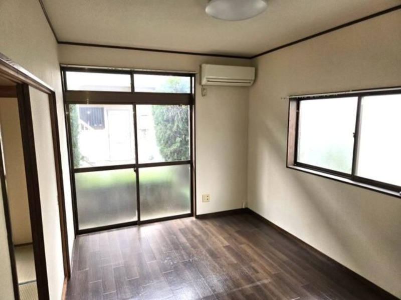 居室・リビング　同物件別室写真