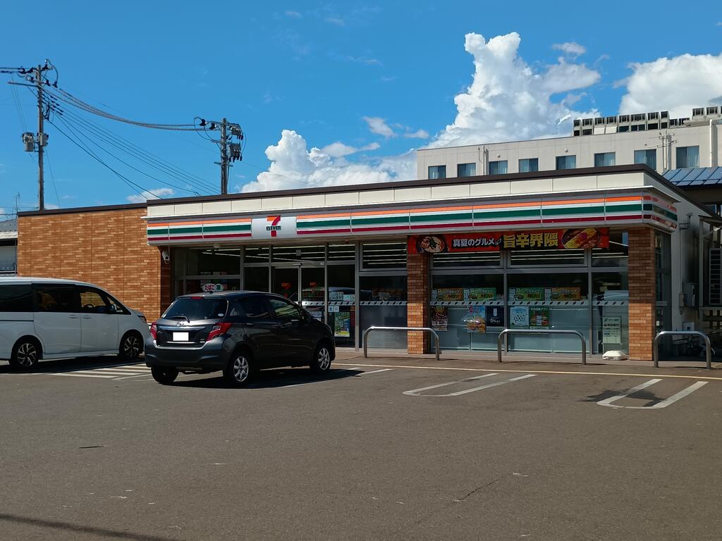 コンビニ　コンビニ（コンビニ）まで850m