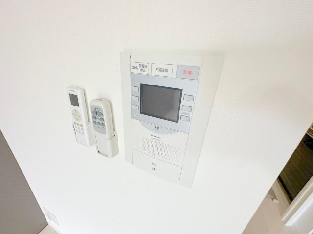 セキュリティ　TVモニターホンで来客が誰か確認してから開けて下さいね