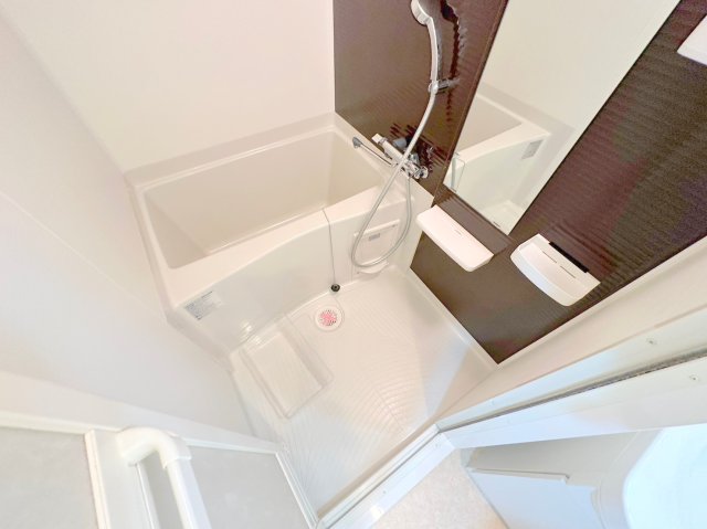 バス・シャワールーム　広めのお風呂は一日の疲れを癒してくれます。