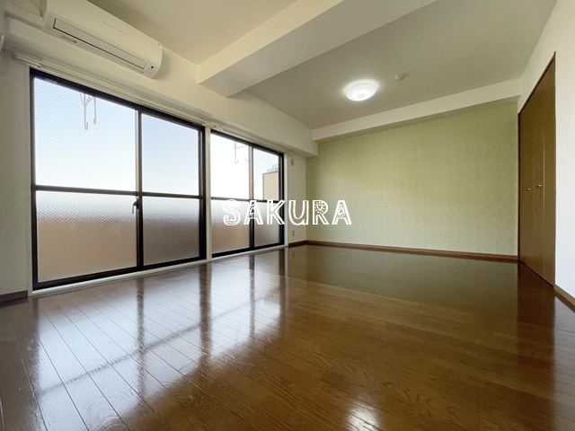 居室・リビング　こちらのリビングで趣味の時間をお楽しみください♪