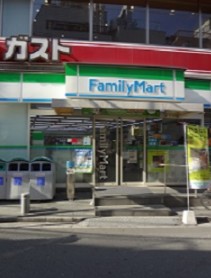 コンビニ　ファミリーマート野方駅南店（コンビニ）まで606m