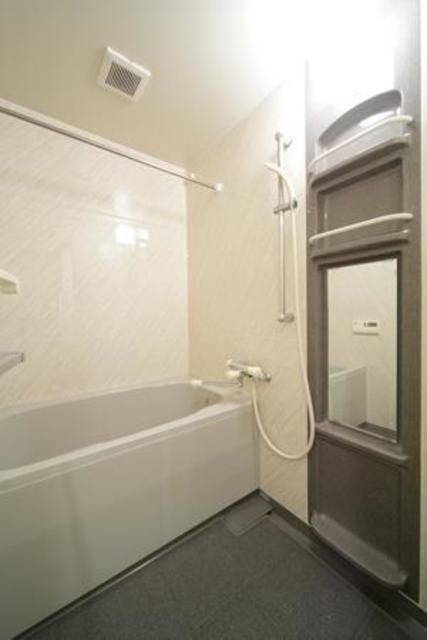 バス・シャワールーム　※写真は同タイプ住戸です。