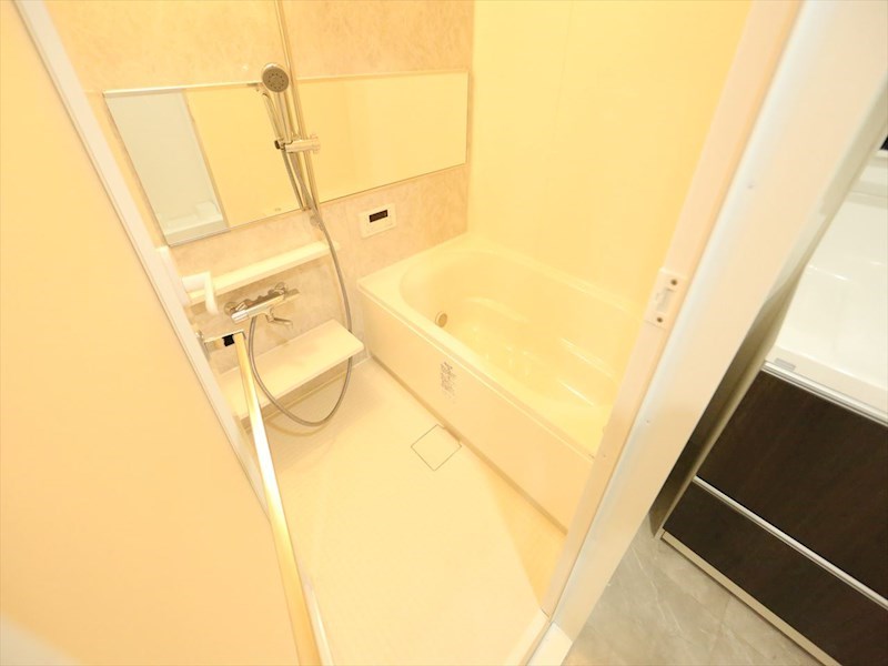 バス・シャワールーム　浴室暖房乾燥機付　追い焚き・オートバス機能付お風呂