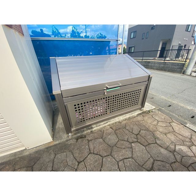 建物外観　ゴミ捨て場