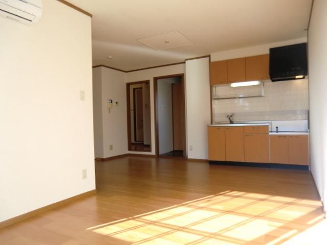 居室・リビング　エアコン２基・広々リビング１２帖