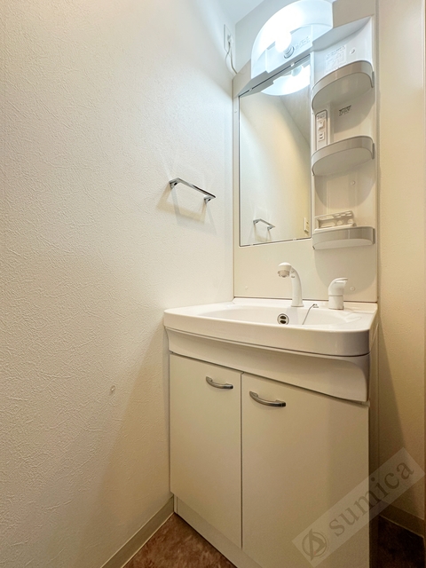 洗面設備　同施工の参考写真です