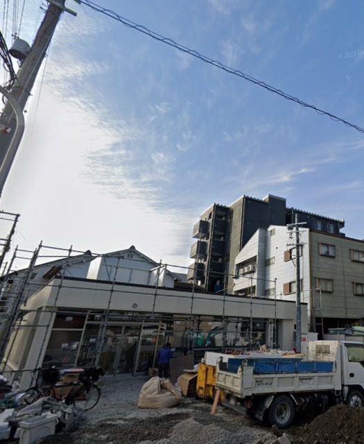 コンビニ　セブンイレブン大阪勝山南4丁目店（コンビニ）まで633m