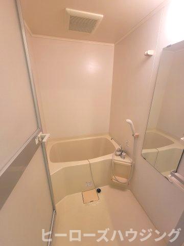 バス・シャワールーム　※同タイプの写真となり、実際のお部屋とは異なる場合があります