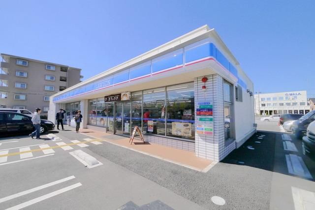 コンビニ　ローソン日高上鹿山店（コンビニ）まで792m