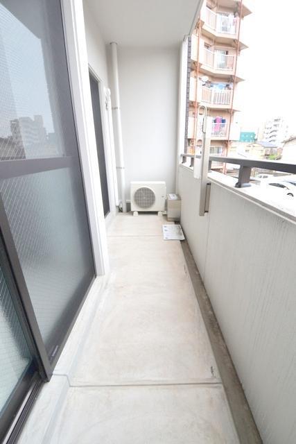 バルコニー　玄関