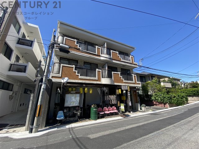 建物外観　居住者専用のごみ置き場があります。