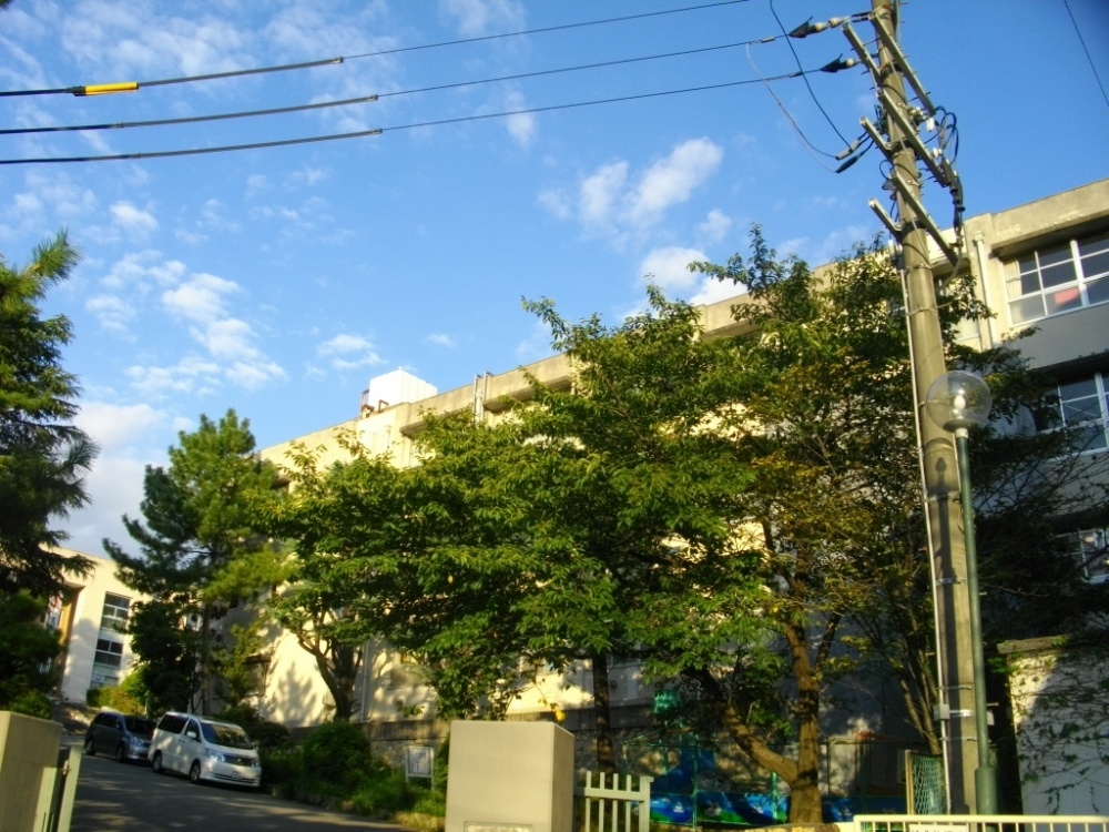 中学校　西宮市立　大社中学校（中学校）まで1313m