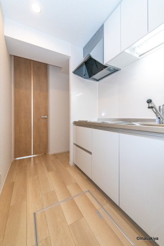 キッチン　写真は同じ建築会社の近い間取りのものです。参考にご覧下さい。