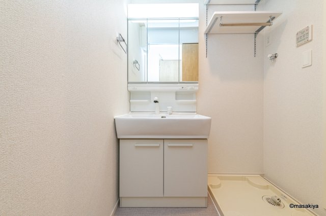 洗面設備　写真は同じ建築会社の近い間取りのものです。参考にご覧下さい。