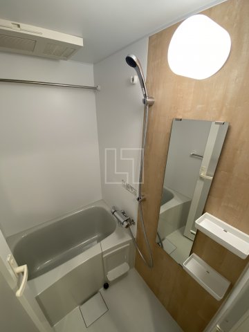 バス・シャワールーム　コンフォリア・リヴ北久宝寺Q　浴室