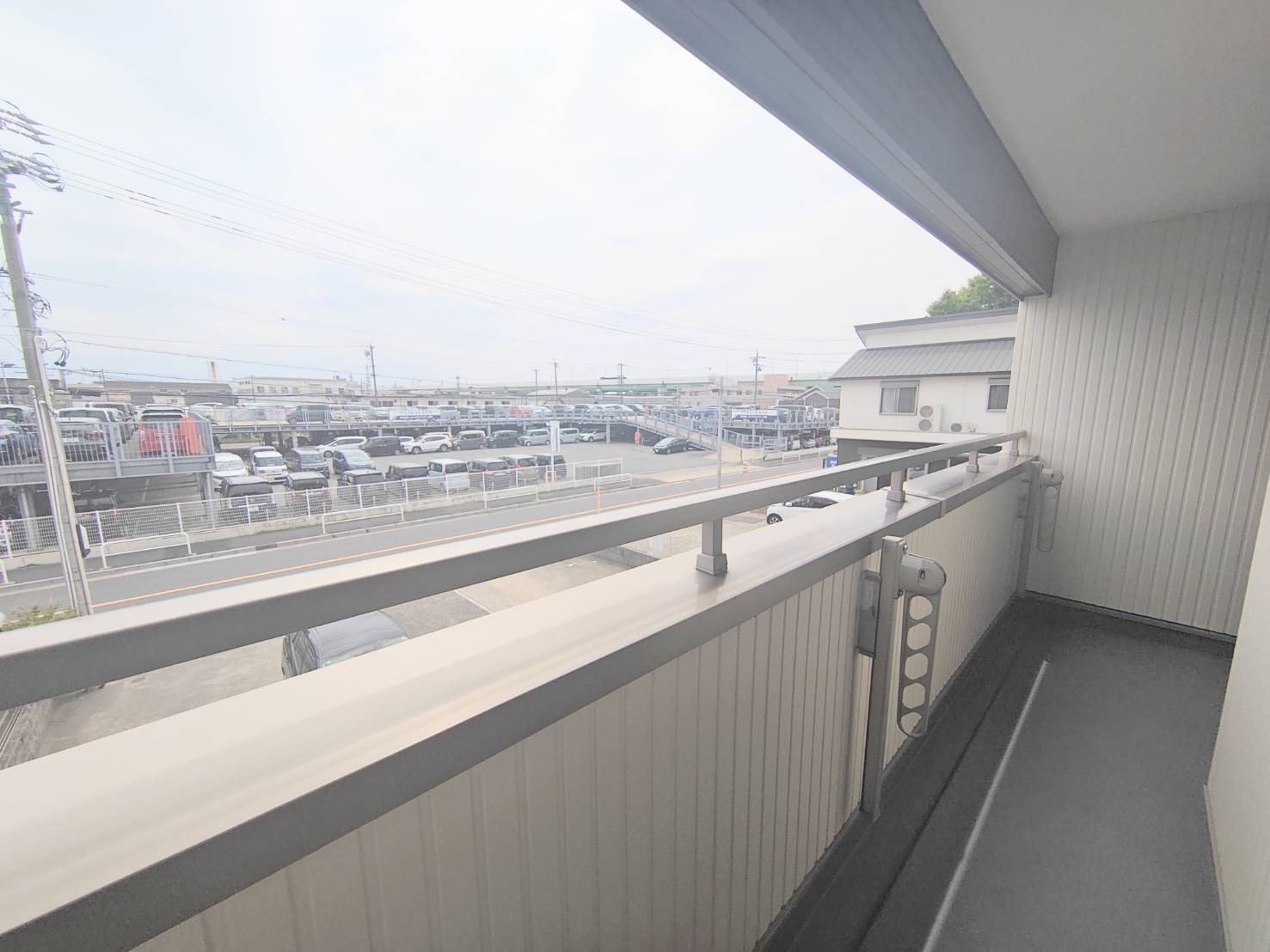 バルコニー　写真はイメージです。色仕様は現況優先になります。