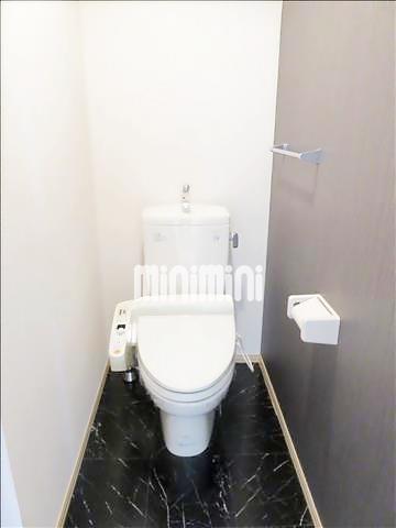 トイレ　温水洗浄便座付きのトイレです