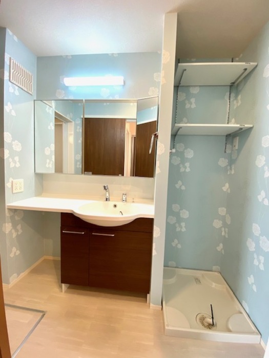 洗面設備　☆朝の支度に便利な独立洗面☆