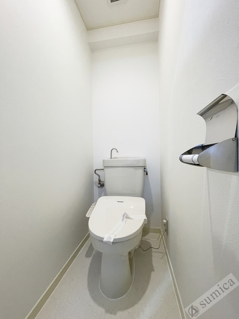 トイレ　同物件の他のお部屋の写真を流用しております。