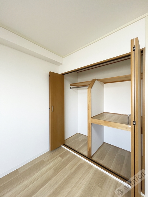 収納　同物件の他のお部屋の写真を流用しております。