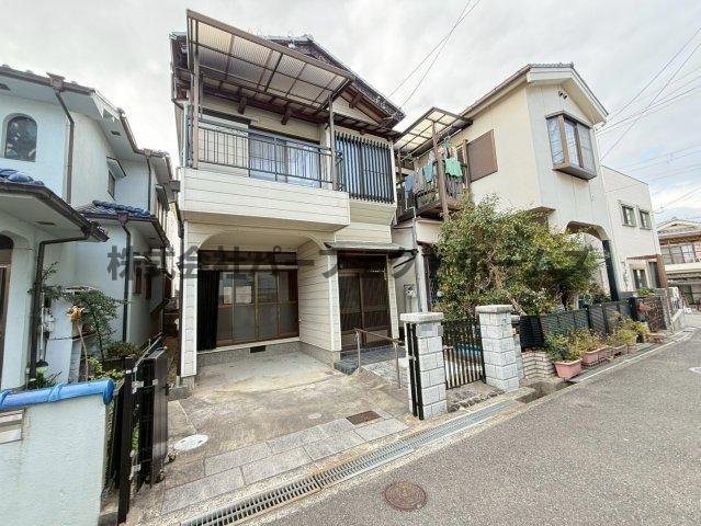 駐車場　駐車場があるので、車を買う予定の方も安心です