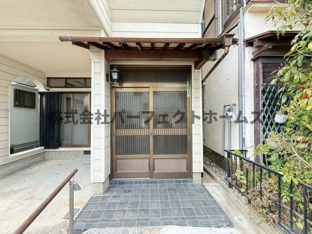 エントランス　建物の内部です