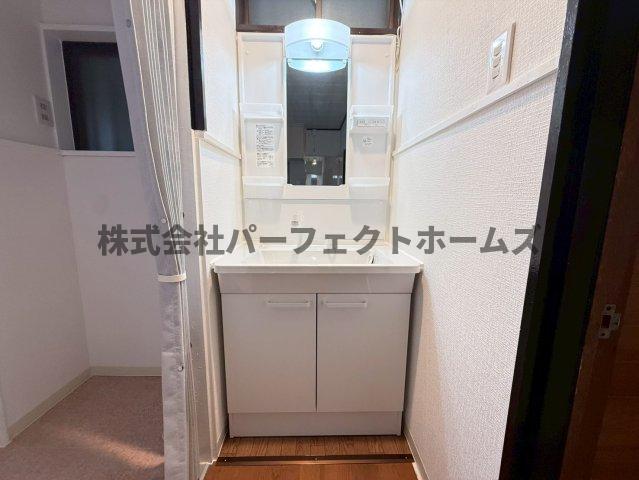 洗面設備　使いやすい独立洗面台です