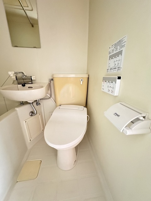 トイレ　部屋により温水洗浄便座ついてない場合あります