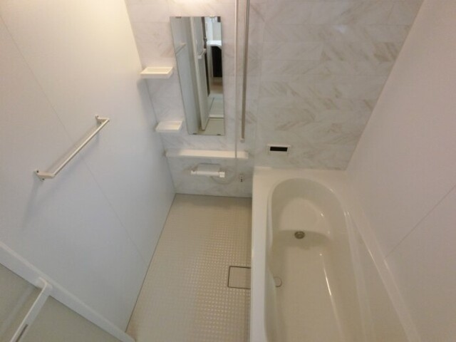 バス・シャワールーム　換気暖房乾燥機付浴室