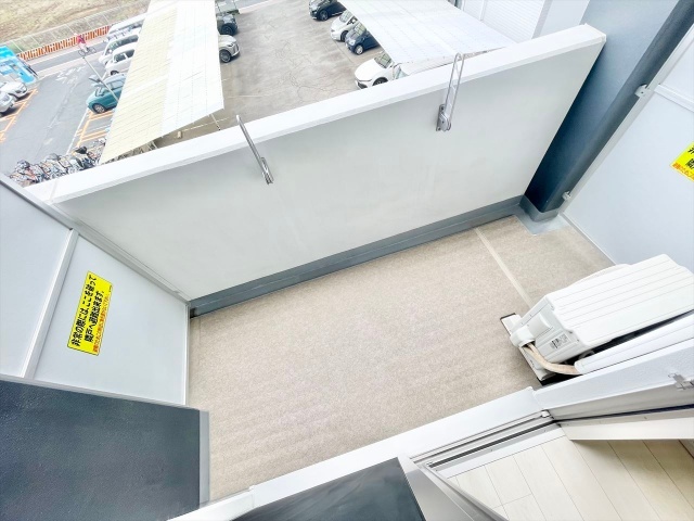 バルコニー　同一建物内３０８号室内装写真転載